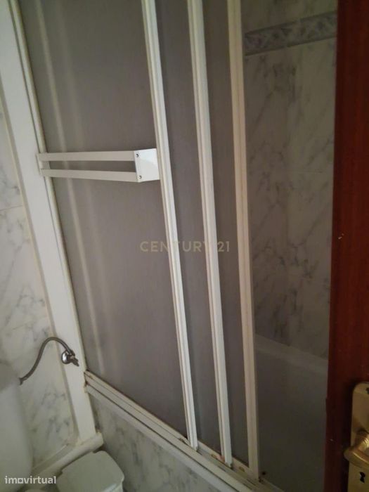 Apartamento para “ARRENDAMENTO”, de tipologia T3, com 1 WC, varanda co