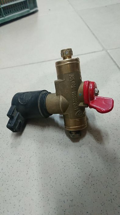 Газовый вентиль клапан на баллон метан Италия