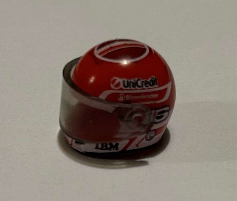 Kask kierowcy Charles Leclerc nr16 LEGO 77242 F1 Ferrari SF-24