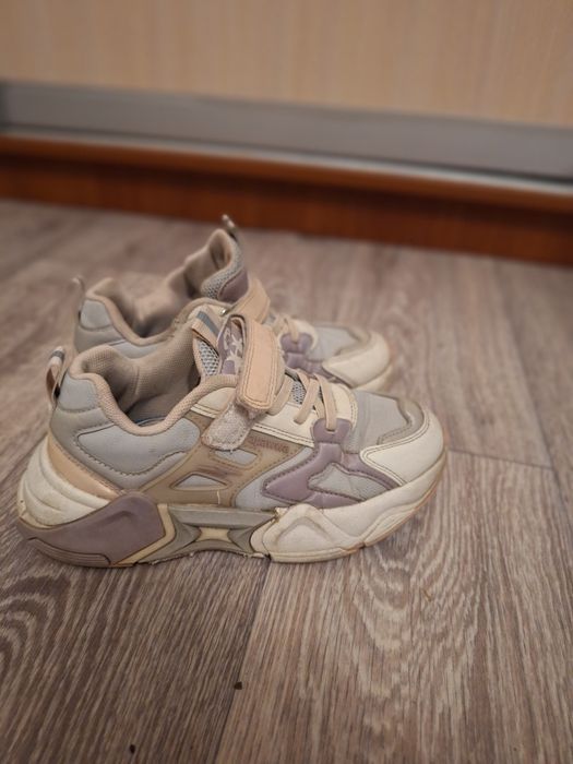 Кросівки на дівчинку