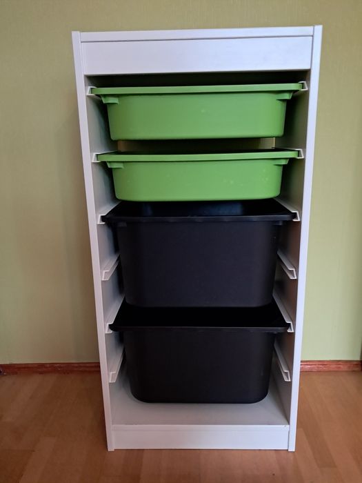 Regał ikea z pojemnikami