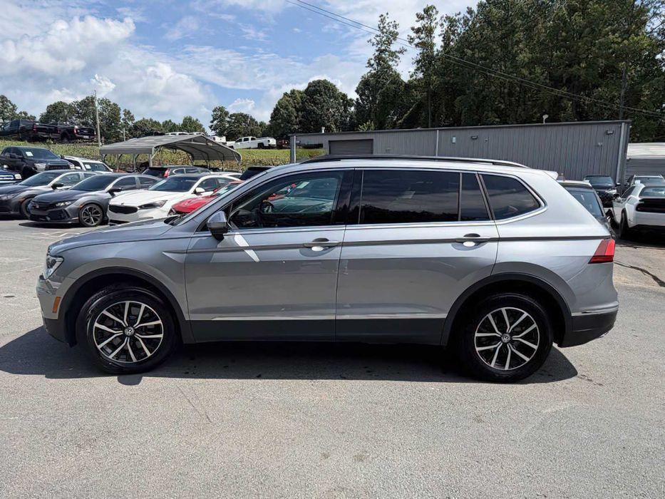 Volkswagen Tiguan      2021