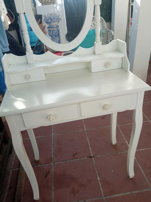 Lindo toucador branco