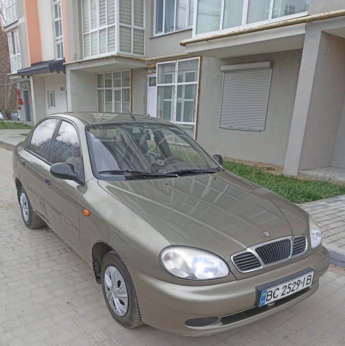 Автомобіль Daewoo Lanos