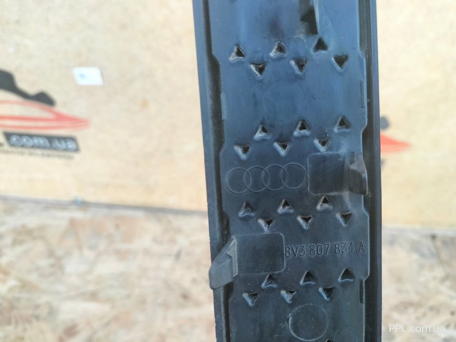 Audi A3 8V 12-16 S-Line HB накладка молдинг бампера заднего 8V3807834A