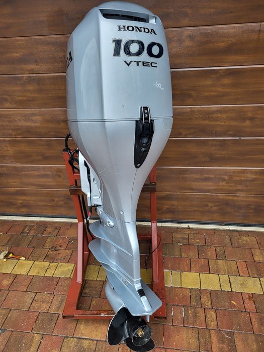 Silnik zaburtowy honda 100koni z 2017 rok 350 godzin z manetka zegaram