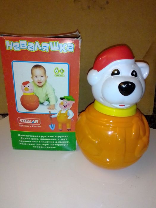 Неваляшкп іграшка для немовлят