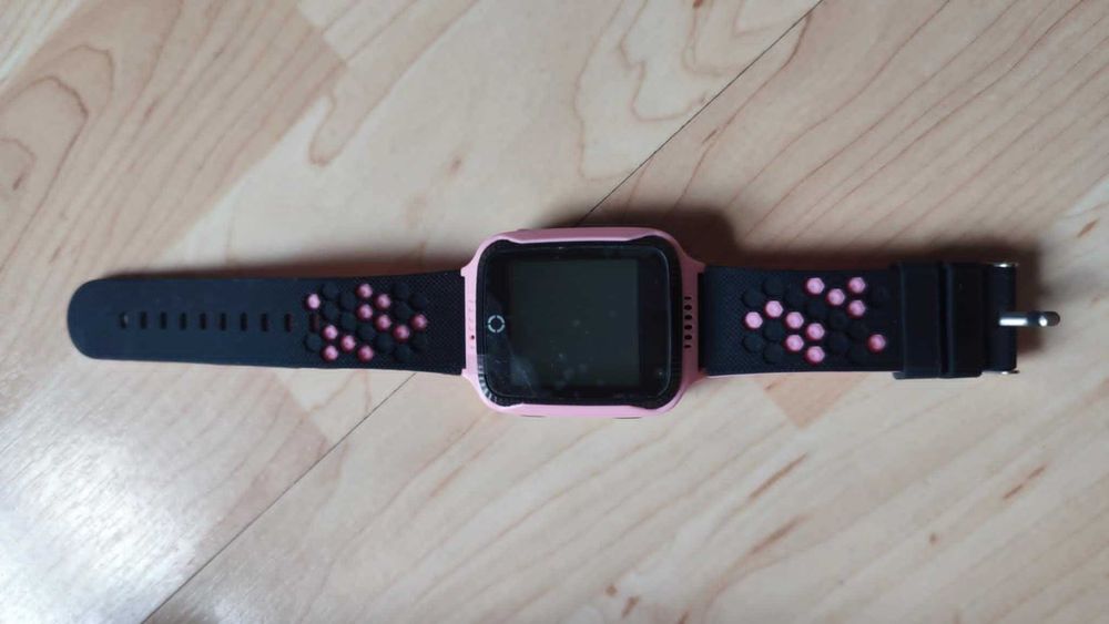 Nowy zegarek smartwatch z GPS dla dziewczynki – różowo-czarny