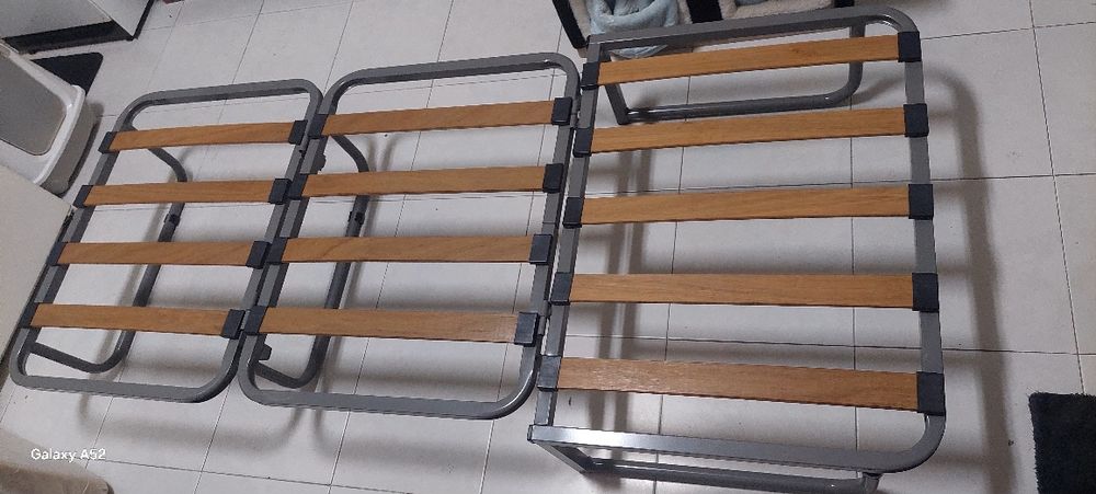 Cama dobrável com capa