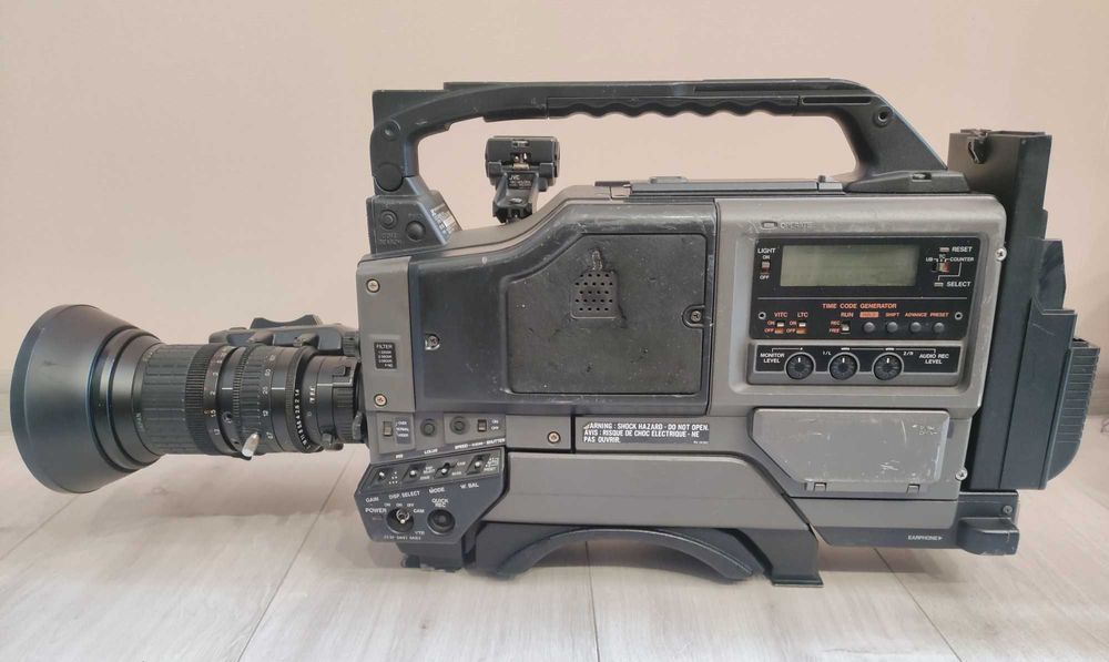 Продам JVC GY-X2B видеокамера S-VHS Pro Телевизионная с обьективом Fujinon S16x6,7B12U