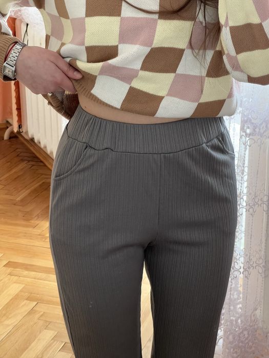 Сірі штани на резинці