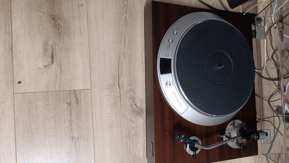 Gramofon Denon  DP  1200