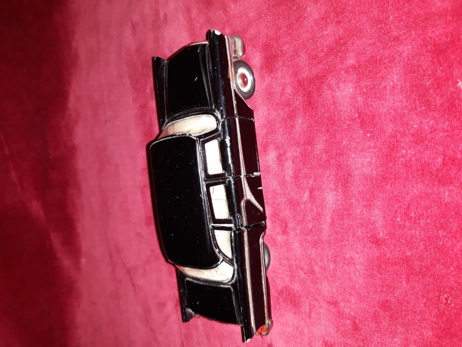 Продам машинку Чайка Газ-13.