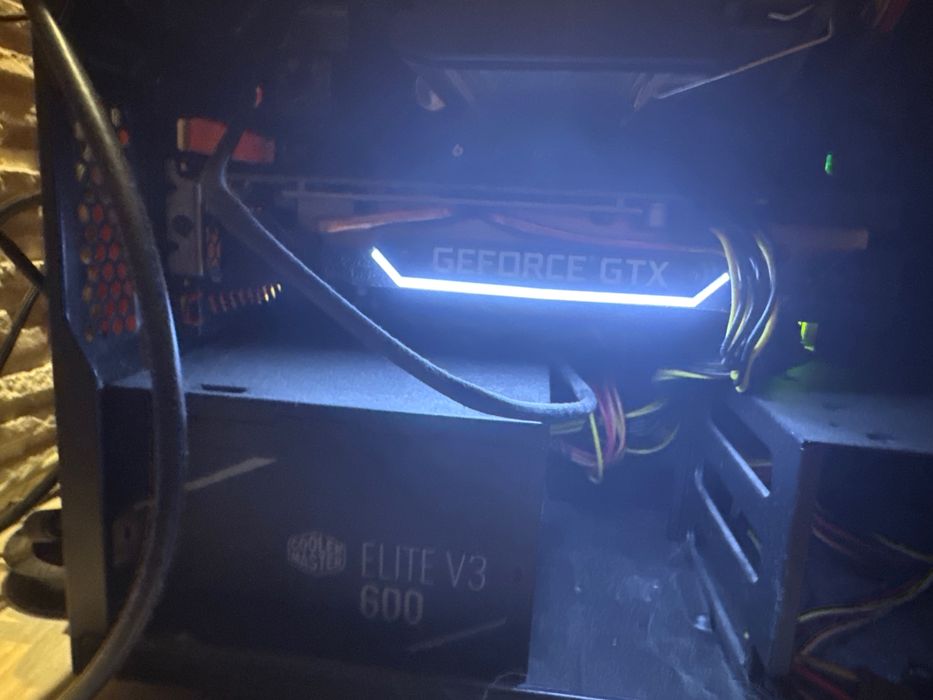 Karta graficzna gtx 1660 super/ siedzi dalej w moim prywatnym kompie