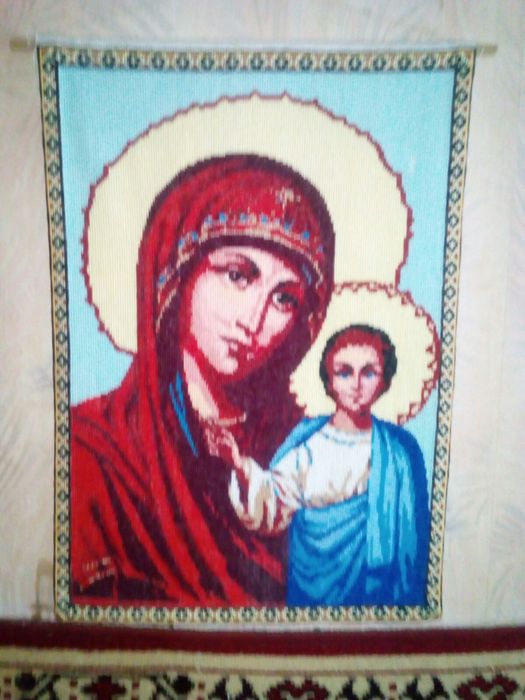 Картины вышиты крестиком