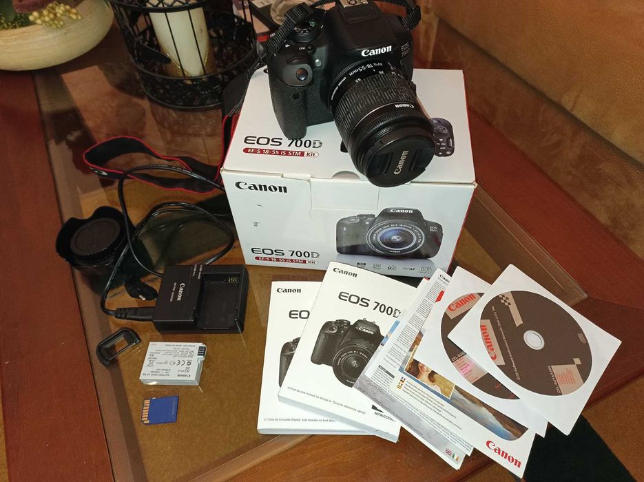 Canon EOS 700D + Lente 18-55mm IS STM | Kit Completo | Pouco Uso