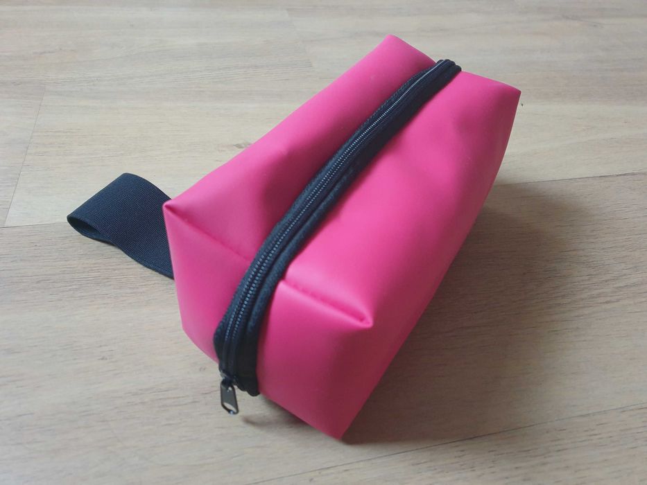 Na prezent Kosmetyczka wielofunkcyjna nowa piórnik różowa na zamek