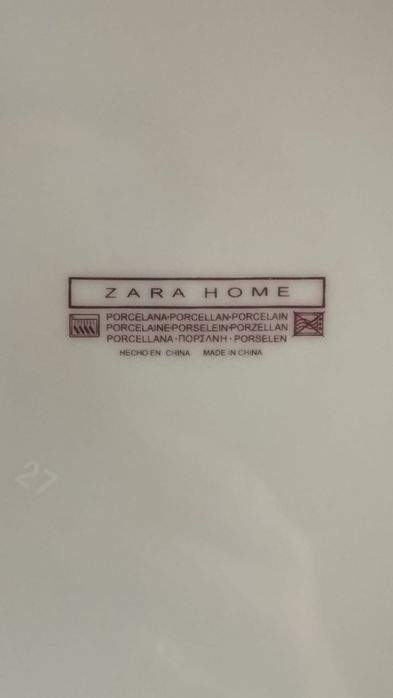 Serviço de jantar da Zara Home composto por 12 pratos rasos, 12 sopa,