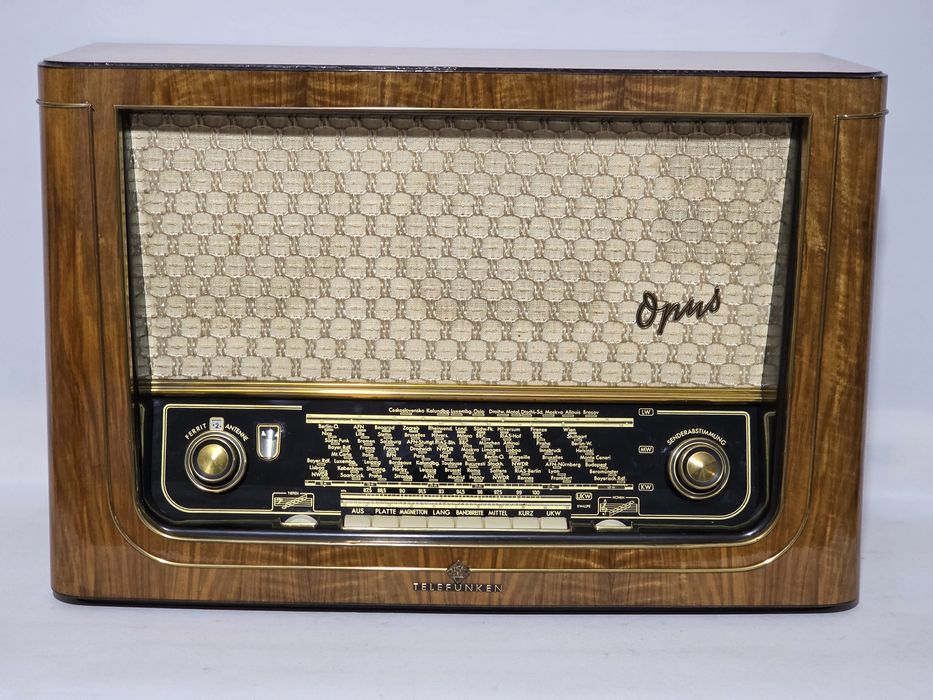 Rádio antigo reparado Telefunken