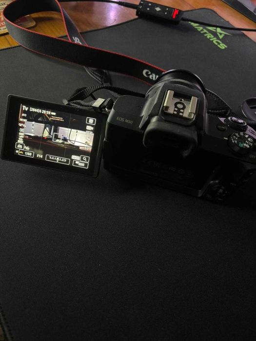 Canon M50 + Lente Canon 15-45mm + extras