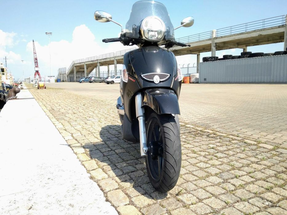 Aprilia Scarabeo 300 S - versão Nero