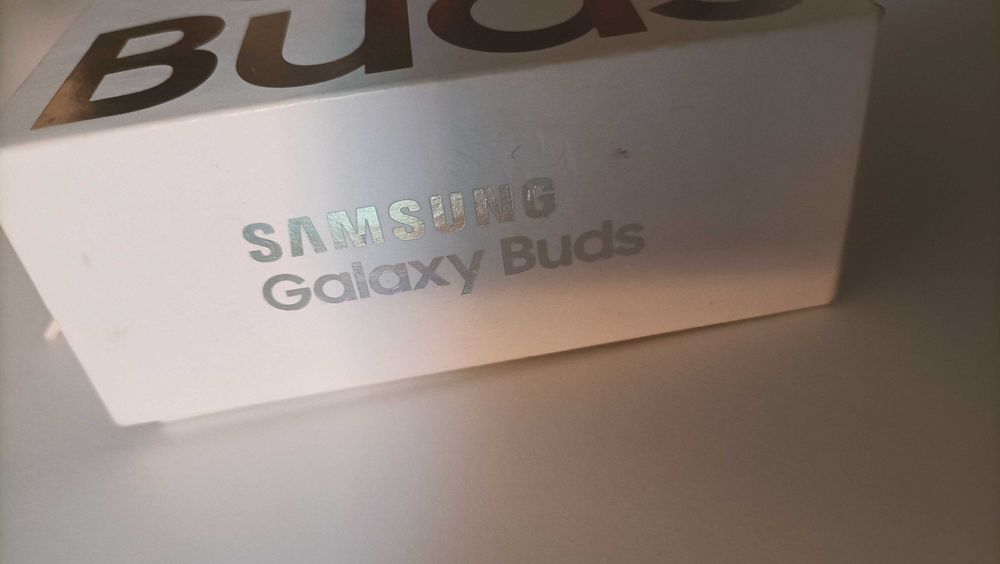 Caixa e acessórios air buds