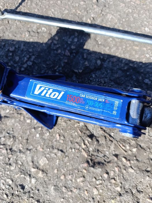 Продается домкрат Vitol