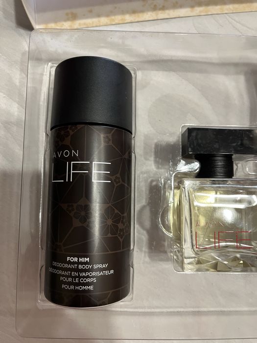 Perfume, gel de banho e deo da Avon para homem