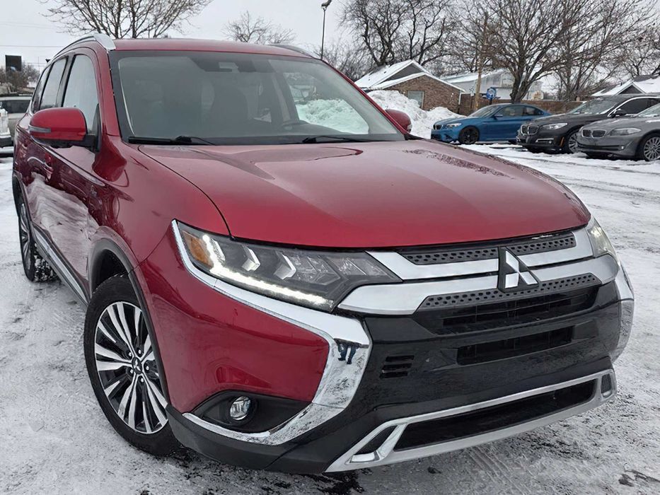 Mitsubishi Outlander      2020