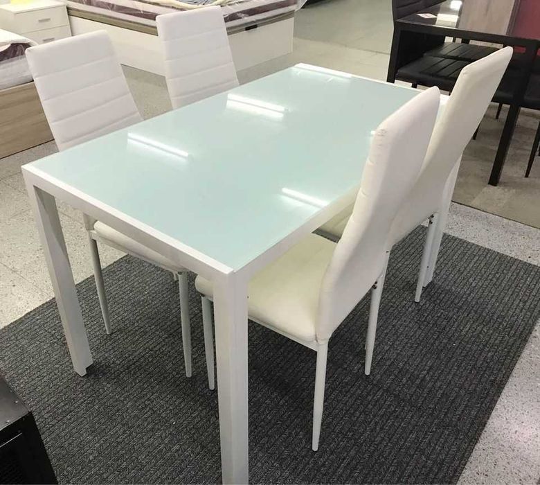 oferta mesa 4 cadeiras novas portes gratis