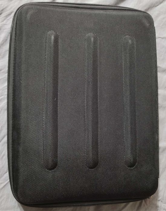 Twarde, mocne etui na komputer e5