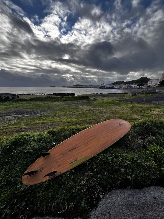 SURBOAD 7’4 Classic Bambu – Estável, Rápida e Perfeita para Evoluir