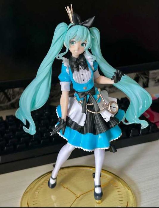 Miku Hatsune (Alice in Wonderland) original figure