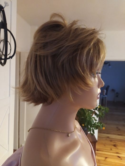 Peruka Pixie krótką jasny braz nr . 7