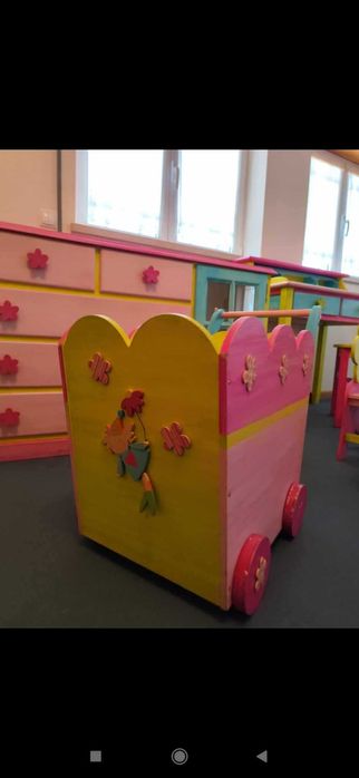 Conjunto de mobília de quarto de criança.