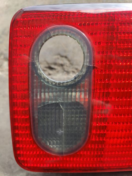 Audi A8 D2 lampa tylna w klapę prawa