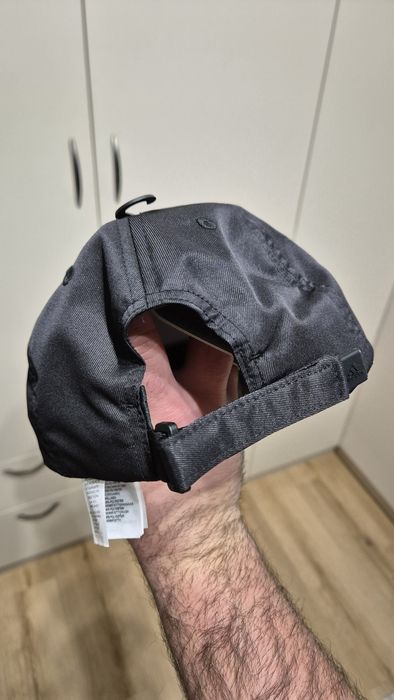 Nowa czapka z daszkiem Adidas