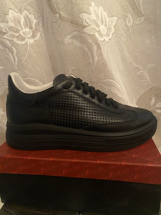 Кросівки натуральна шкіра