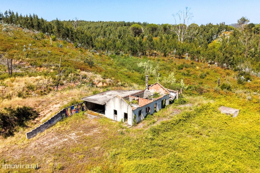 Propriedade rural com construções tradicionais para reabilitar | Cadav