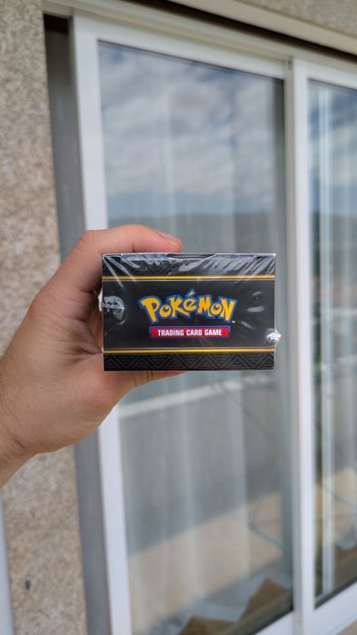 Pokémon TCG: Pitch Black Booster Bundle