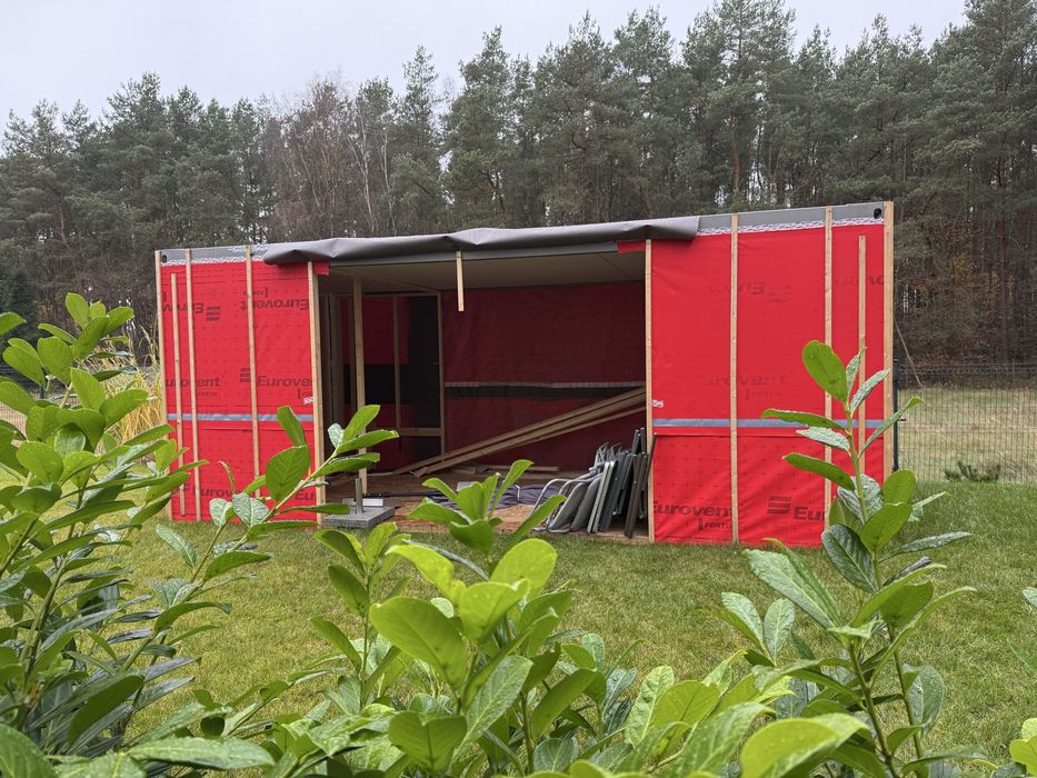 Rama kontenera częściowo zabudowana+szyby witrynowe i wewnetrzne.