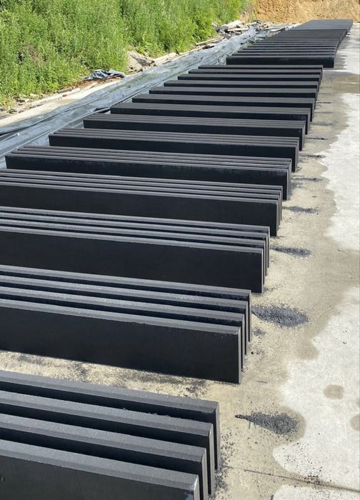 Podmurówka wibroprasowana grafitowa PRODUCENT