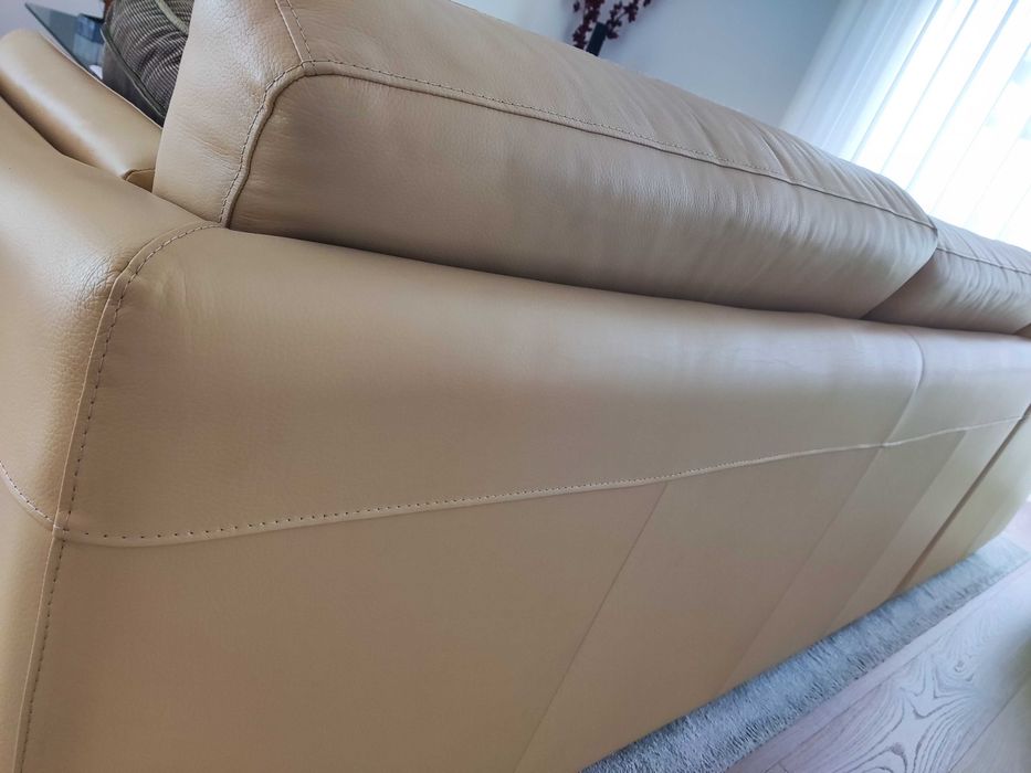 Sofá em pele com chaise longue