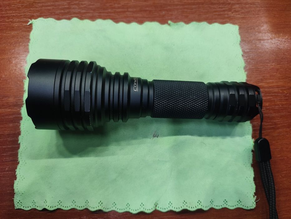 Тактический фонарь convoy c8+ sst40