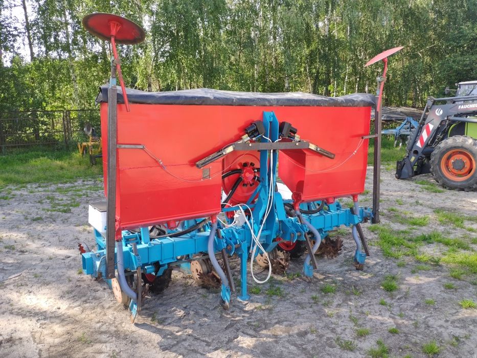 Talerzowy siewnik punktowy do kukurydzy słonecznika Monosem