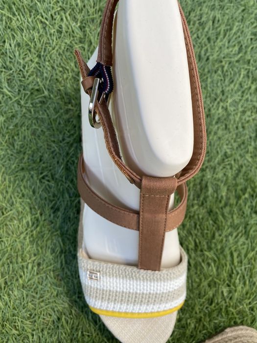 Sandalias Tommy Hilfiger ( Novas )