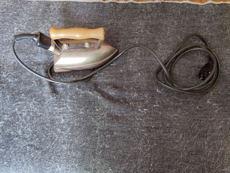 Żelazko z PRL-u lata 60