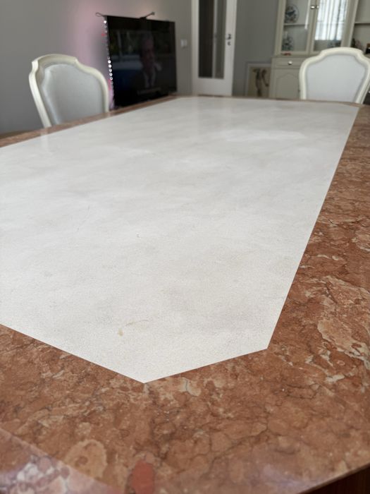 Mesa de Jantar em Mármore Maciço (1,80m x 1,00m)