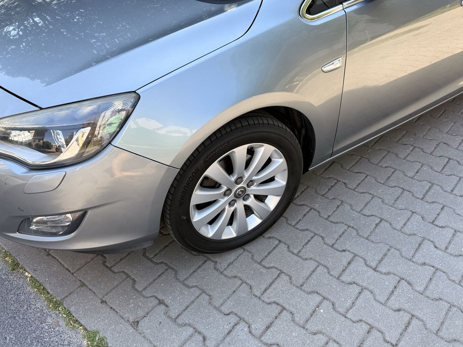 Astra J kombi, 2011r
