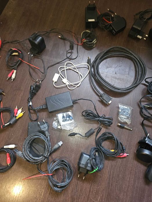 Bag with +40 Cables and Chargers – €1064740468083971121